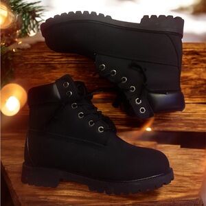 Timberland 6" Boot
Black Nubuck Premium Women’s 7